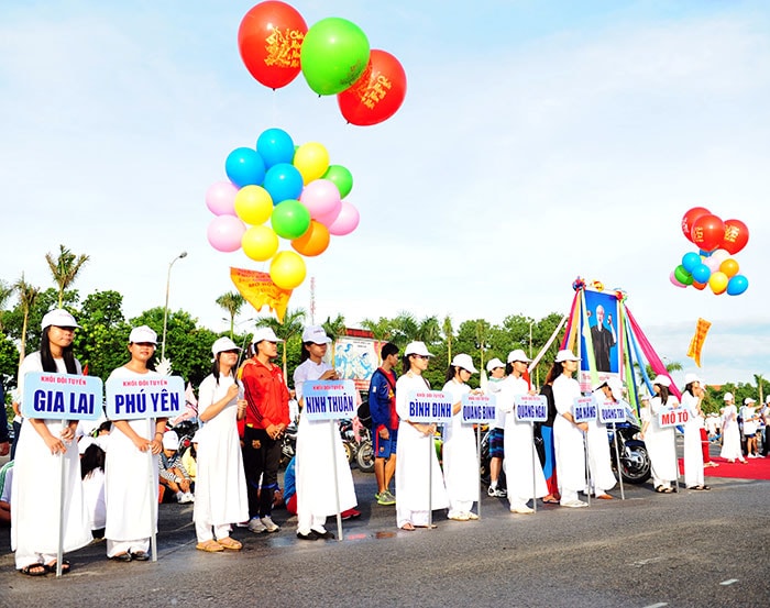 Đoàn của các tỉnh miền Trung tham gia giải. Ảnh: Minh Hải.