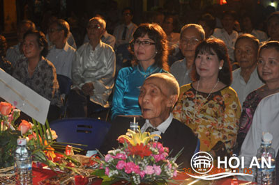 Đêm thơ  “Vũ Minh - một đời thơ cho quê hương” do Hội VH-NT tỉnh Quảng Nam, câu lạc bộ thơ Hoài Phố phối hợp tổ chức vào tối 30.5.2011. 