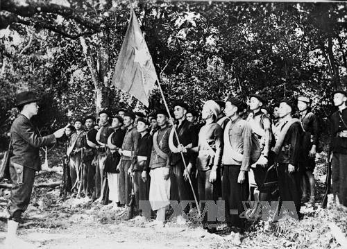Tháng 12/1944, Đại tướng được đồng chí Nguyễn Ái Quốc giao nhiệm vụ thành lập Đội Việt Nam tuyên truyền giải phóng quân. 