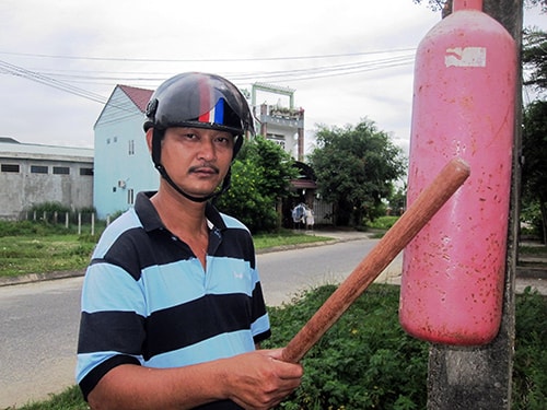 Tại khối phố Mỹ Hòa (thị trấn Nam Phước) “kẻng an ninh” được lắp đặt ở nhiều điểm.Ảnh: THÀNH SỰ