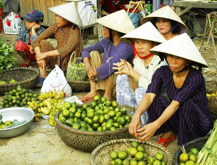 Nón lá Quế Minh được nhiều người trong vùng ưa chuộng.