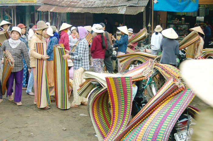 Chợ chiếu Bàn Thạch.