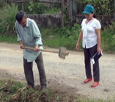 Bà Ngô Thị Thu Hồng luôn sâu sát với nhân dân.