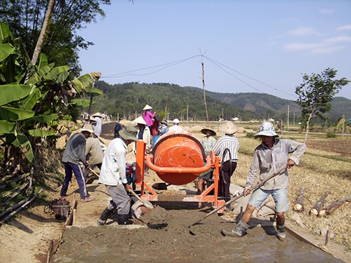 Chi bộ thôn có vai trò hết sức quan trọng trong việc lãnh đạo, vận động đảng viên và nhân dân chung tay xây dựng nông thôn mới.