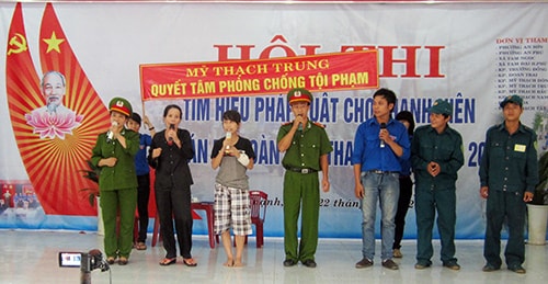 Chi đoàn Mỹ Thạch Trung tham gia hội thi thanh niên tìm hiểu pháp luật.Ảnh: T.THĂNG