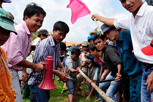 Sôi nổi hoạt động thi đấu thể thao. Ảnh:  VINH ANH