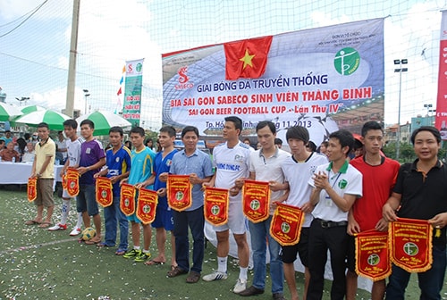 Khai mạc Giải bóng đá truyền thống bia Sài Gòn Sabeco sinh viên Thăng Bình lần thứ IV.