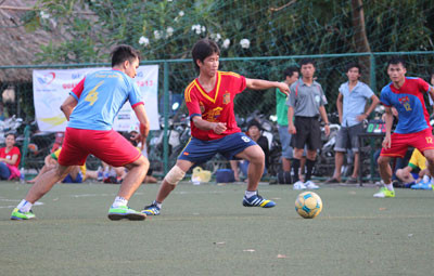 Giải bóng đá đồng hương Quảng Nam - Đà Nẵng 2013 quy tụ gần 500 cầu thủ là con em xa quê tham gia.