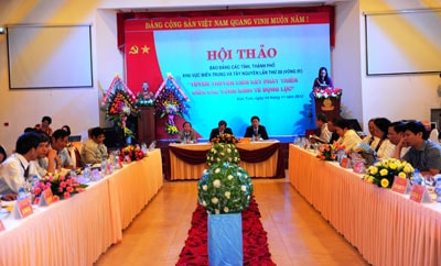 Quan cảnh hội thảo.