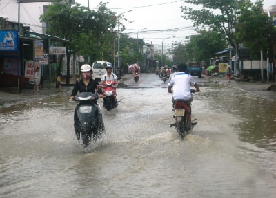 Lúc 9 giờ 15 phút sáng nay 17.11, tuyến ĐT610A từ Nam Phước lên Mỹ Sơn vẫn còn bị ngập một số điểm.