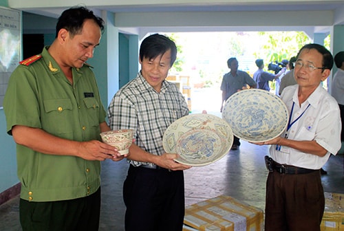 Hôm qua 21.11, tại Bảo tàng Quảng Nam, Trung tâm UNESCO tại Việt Nam đã trao tặng 184 hiện vật thuộc văn hóa Đông Sơn các thời Đinh, Lê, Lý, Trần. Ảnh: LÊ QUÂN