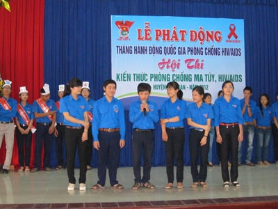 Đoàn thanh niên tham gia chương trình Tháng hành động quốc gia phòng chống HIV/AIDS năm 2012.Ảnh: A.T