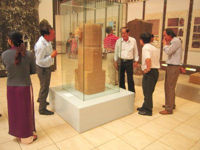 Du khách tại buổi trưng bày Mukhaliga.