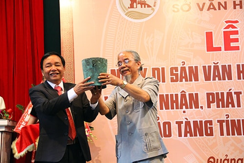  Antiques from the wrecked ship at Cham Island donated to Quang Nam Museum