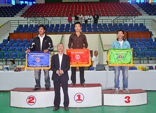 Trao giải nhất, nhì, ba toàn đoàn cho các đơn vị Điện Bàn, Tam Kỳ và Phú Ninh.