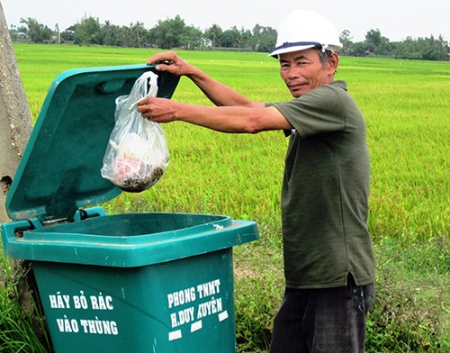 Đến nay, 75,8% số xã trên toàn tỉnh đã có điểm thu gom rác thải sinh hoạt.Ảnh: MAI NHI