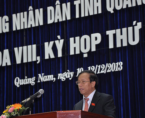 Chủ tịch UBND tỉnh Lê Phước Thanh phát biểu tại kỳ họp.