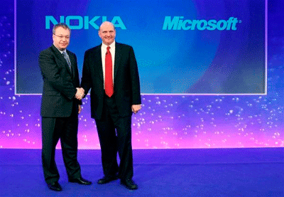 Nokia và Microsoft bắt  tay về một mối.