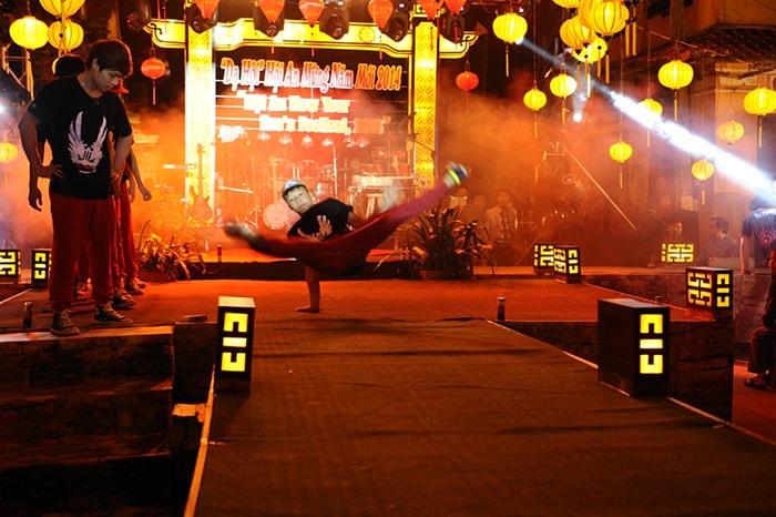 Trình diễn hip hop.