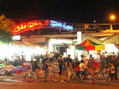 Chợ đêm Đà Lạt.