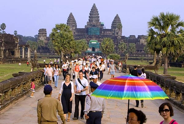 Lượng du khách đến Angkor càng tăng.