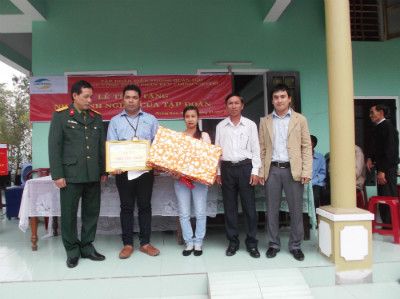 Gia đình anh Võ Văn Hải vừa có căn nhà mới đón tết do Tổng Công ty Viễn thông quân đội Viettel trao tặng.