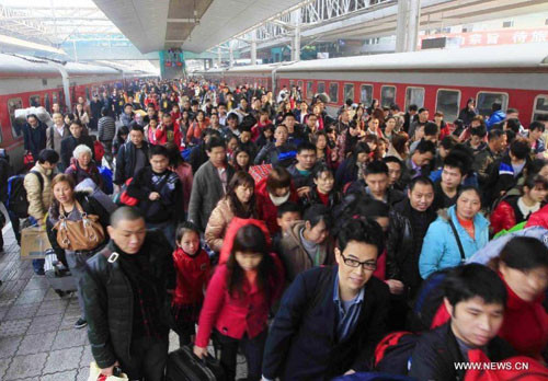 Các nhà ga Trung Quốc đang đầy ắp hành khách.