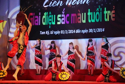 The primary round of the “Youth Colour Melody” festival being held in Tam ky city to welcome new Spring