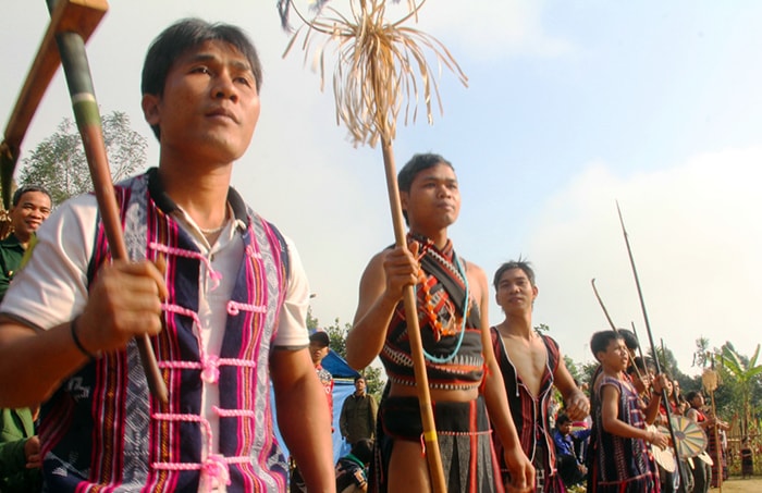 Thanh niên của bản làng.