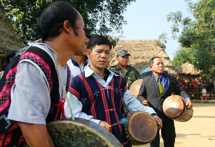 Âm vang cồng chiêng trong ngày hội…