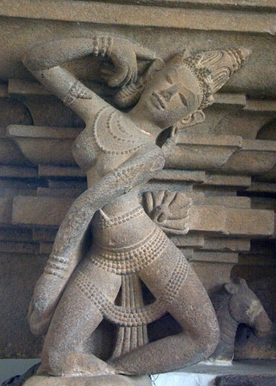 Tượng Apsara tại Bảo tàng Điêu khắc Cham Đà Nẵng.