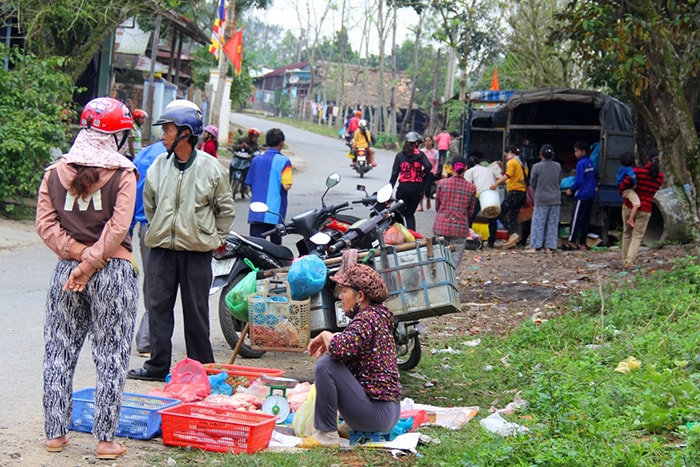 Một góc không gian “chợ di động” ngày cận Tết.