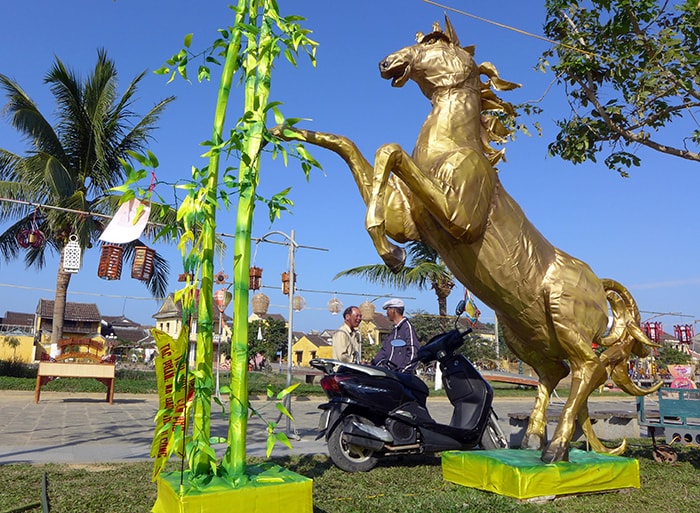 Ngựa Thánh Gióng và tre Việt Nam.