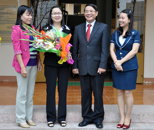 Bí thư Tỉnh ủy Nguyễn Đức Hải thăm Hội Chư thập đỏ.