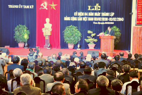 Quang cảnh buổi lễ kỷ niệm 84 năm ngày thành lập Đảng.