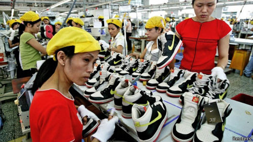 ngành xuất khẩu giày dép của Việt Nam tiếp tục tăng.                                  ảnh: Reuters