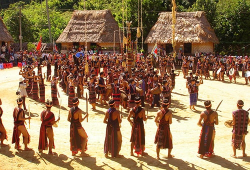 Tây Giang vào mùa lễ hội.