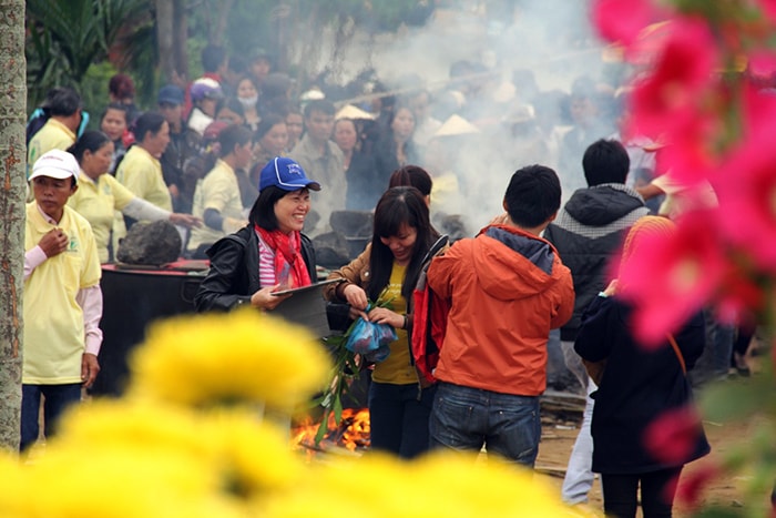 Thousands of  visitors flocked to the Cam Nam corncob festival organised the first time.