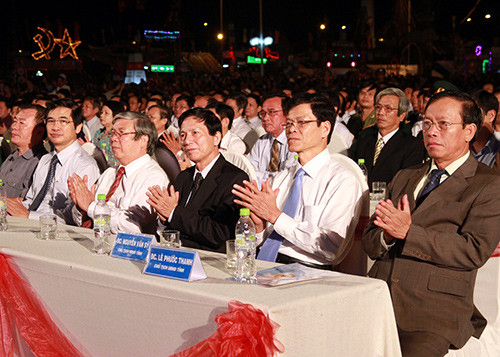 Lãnh đạo Tỉnh ủy, UBND tỉnh về dự lễ kỷ niệm 30 năm thành lập huyện Núi Thành.