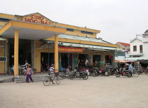 Chợ Mộc Bài được xây dựng khang trang. Ảnh: M.N 