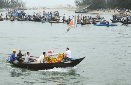 Lễ thả long chu.