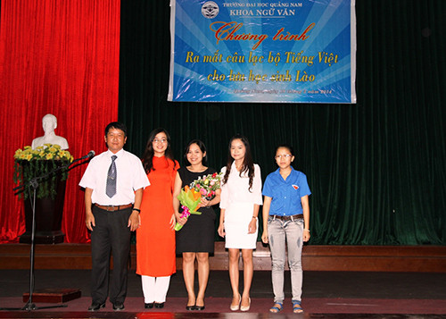 Ra mắt Ban chủ nhiệm CLB tiếng Việt cho du học sinh Lào