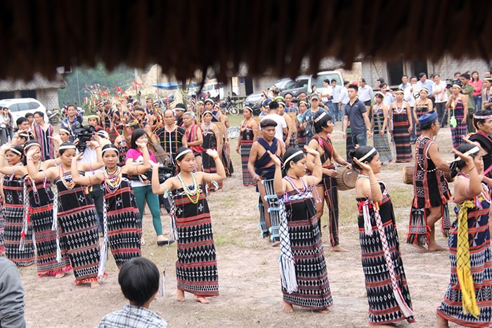 The Tang tung Ya Ya traditional dance.