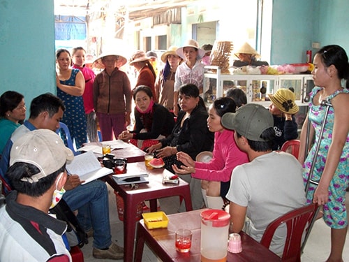 Dù đã cảnh báo về tình trạng vỡ hụi nhưng vì tin tưởng, lãi suất cao nên nhiều người dân cùng rủ nhau chơi hụi.