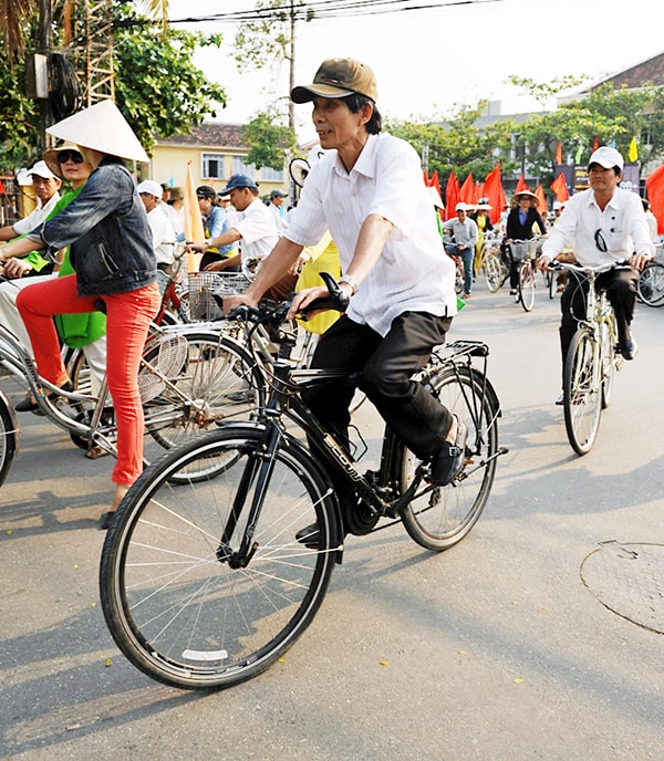 Lãnh đạo TP. Hội An thanh gia diễu hành.