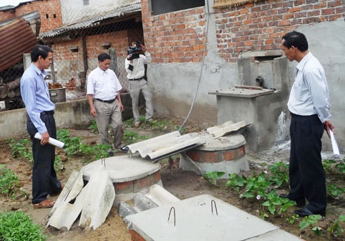 Chú trọng lắp đặt bể khí biogas nên tình trạng ô nhiễm môi trường trong chăn nuôi ở Điện Bàn đã cải thiện đáng kể. Ảnh: M.N