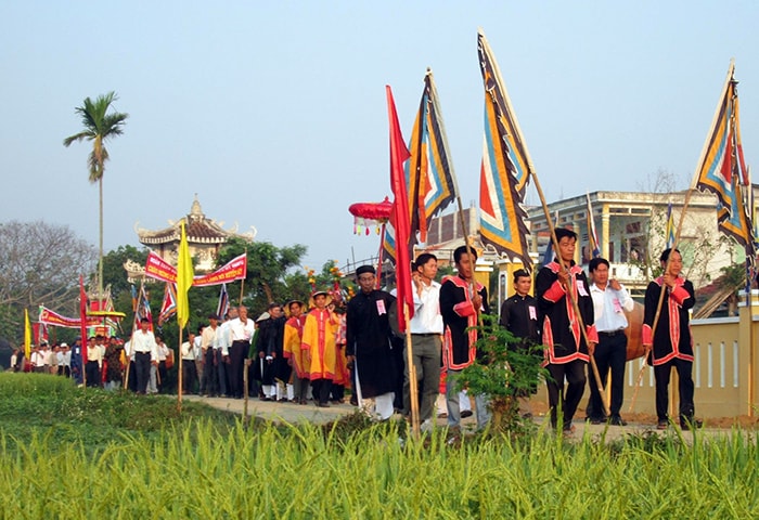 Thi tem trầu cánh phượng là nét đẹp văn hóa truyền thống ở lễ hội làng Mỹ Xuyên Tây.