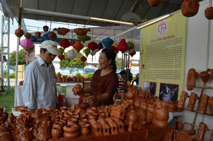 Sản phẩm gốm thủ công Thanh Hà (Hội An) cũng có mặt tại triễn lãm.