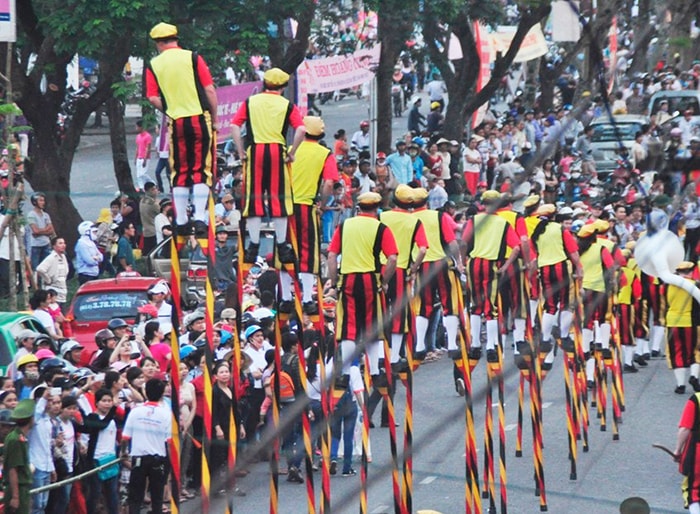 Biểu diễn của đoàn cà kheo luôn “hút hồn” đông đảo công chúng dù được xem nhiều lần. 