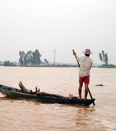 Sông quê mùa nước lũ.